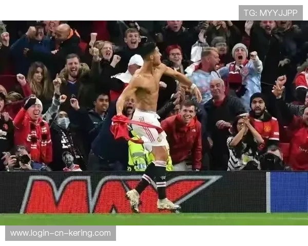 尤文图斯边路回做成功，射门角度随即形成