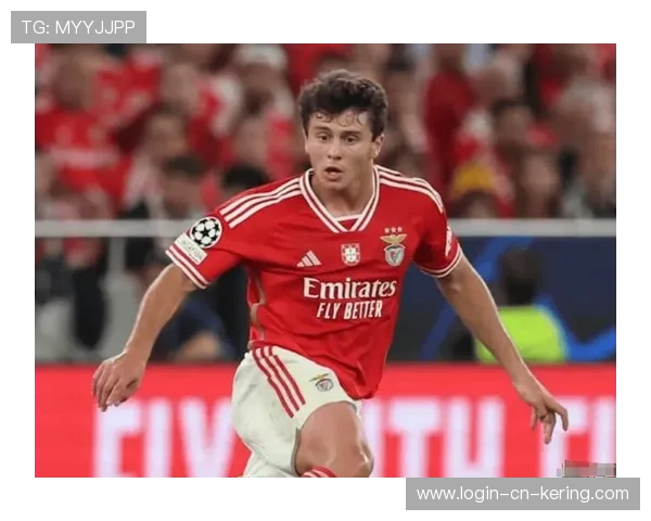 本菲卡若昂内维斯边路送出精准传中，助力球队破门