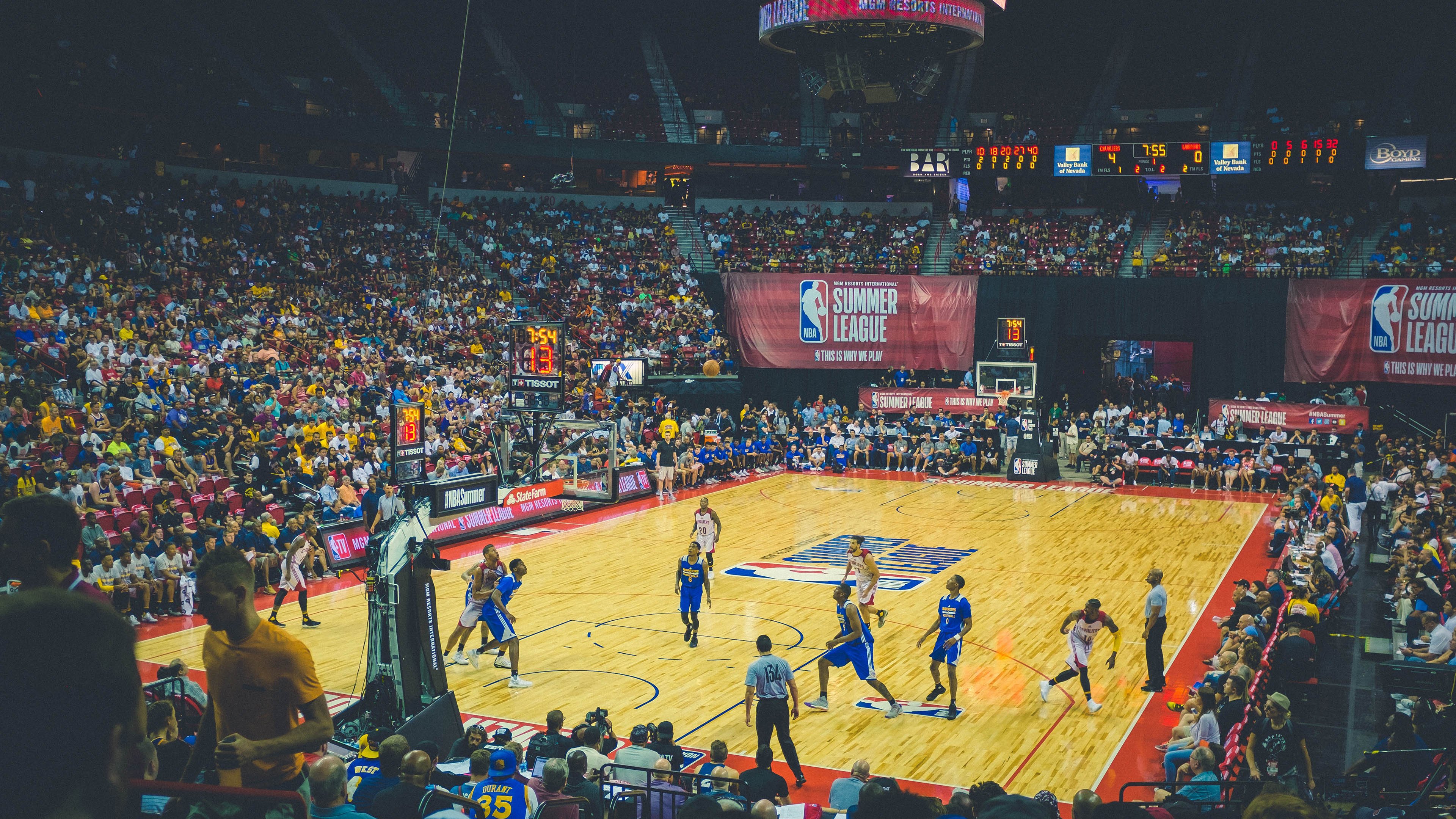 图穆亚展现出的突破技巧和视野为袋鼠队带来优势，图阿 穆勒